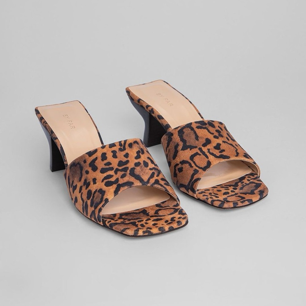 BY FAR Brown Heels Elegant Kitten Heel